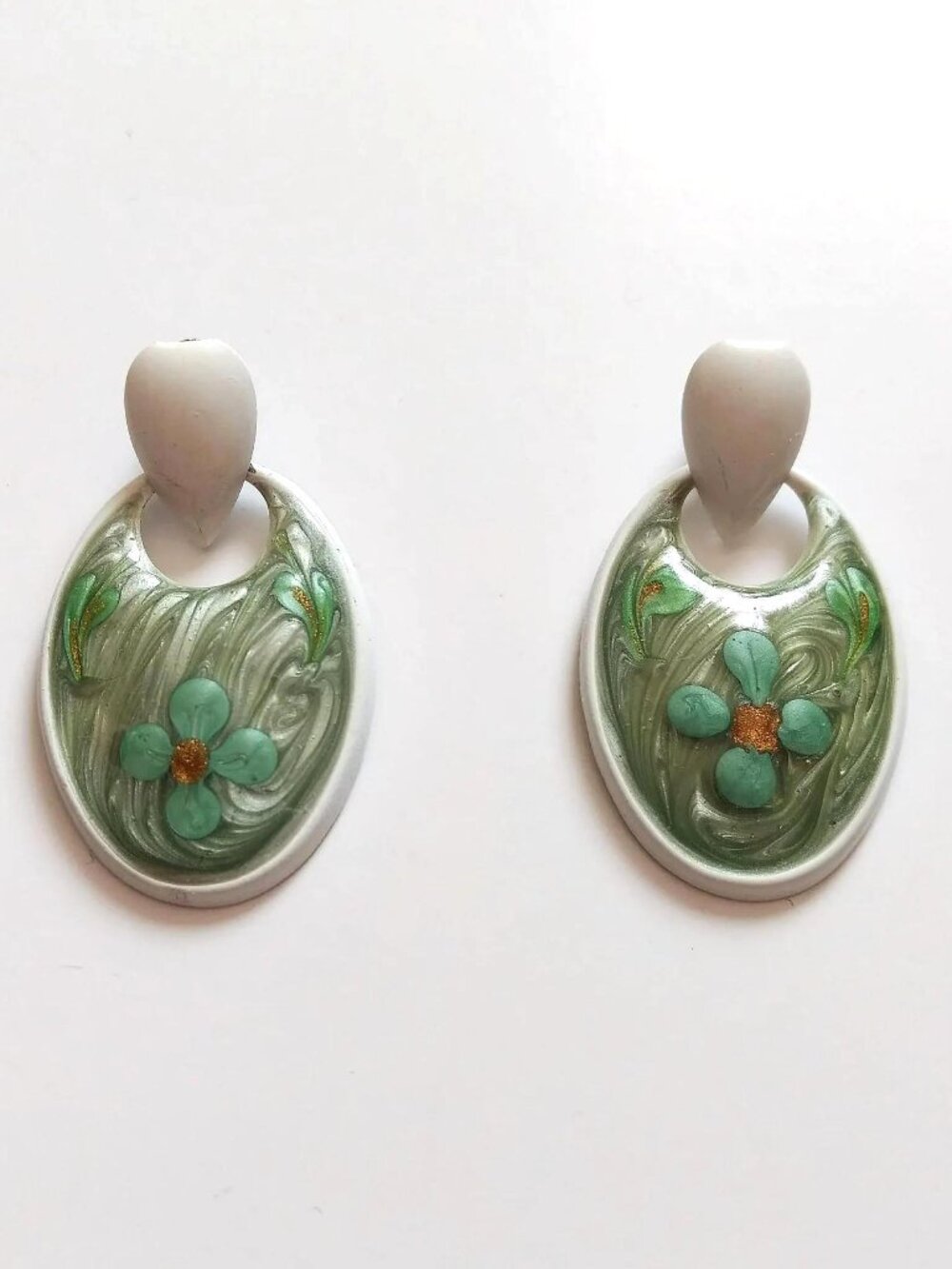 Vintage 60s White Green Enamel Flower Swirl Drop Earrings Retro Jewelry